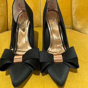 Sexy Chic Ted Baker 4" heels